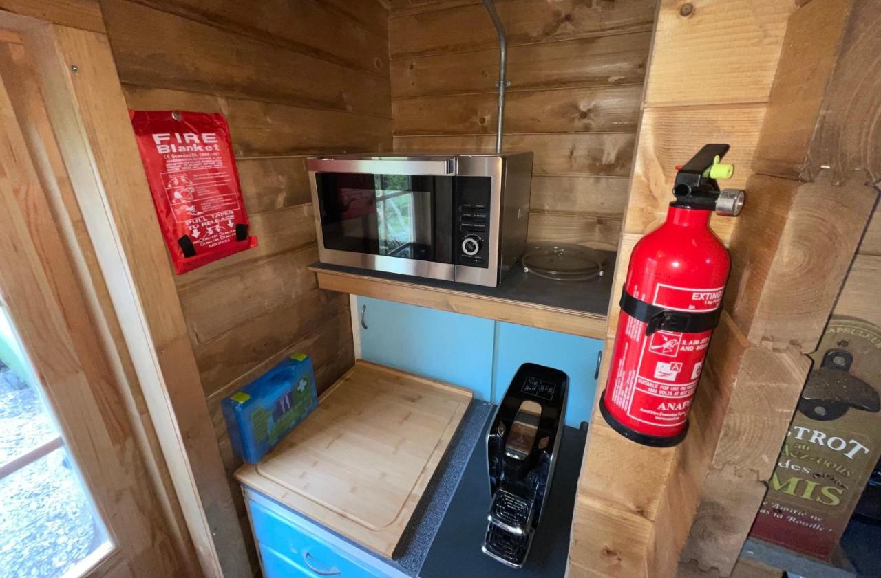 Retro Private Lodge With Hot Tub Nr Dartmoor Нютън Абът Екстериор снимка