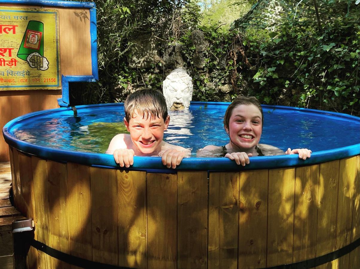 Retro Private Lodge With Hot Tub Nr Dartmoor Нютън Абът Екстериор снимка