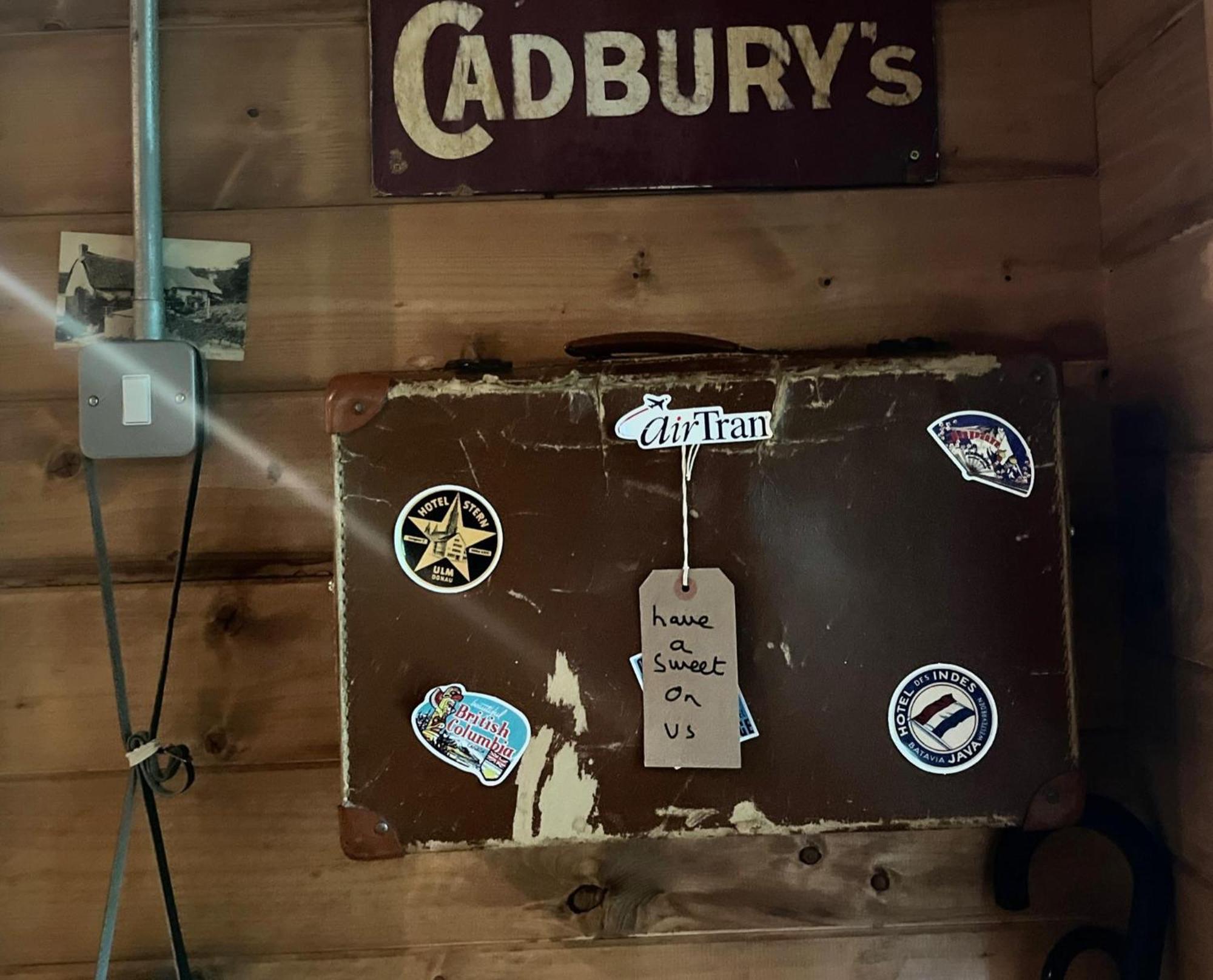 Retro Private Lodge With Hot Tub Nr Dartmoor Нютън Абът Екстериор снимка