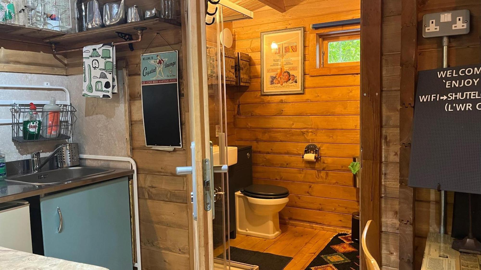 Retro Private Lodge With Hot Tub Nr Dartmoor Нютън Абът Екстериор снимка