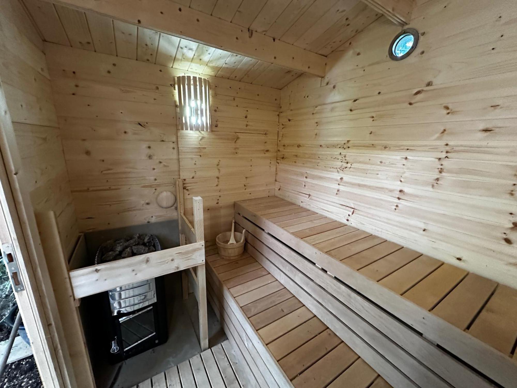 Retro Private Lodge With Hot Tub Nr Dartmoor Нютън Абът Екстериор снимка